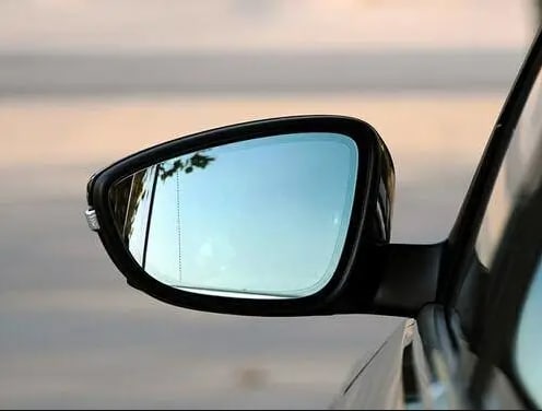 وجود خط چین روی آینه بغل خودرو به چه معناست؟