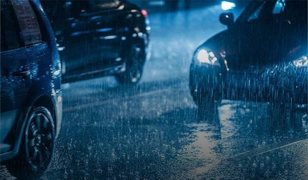 نکات مهم برای رانندگی در باران - اصول رانندگی در هوای بارانی